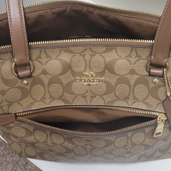 Coach City Tote Bag - Signature Canvas - Picture 6 of 7